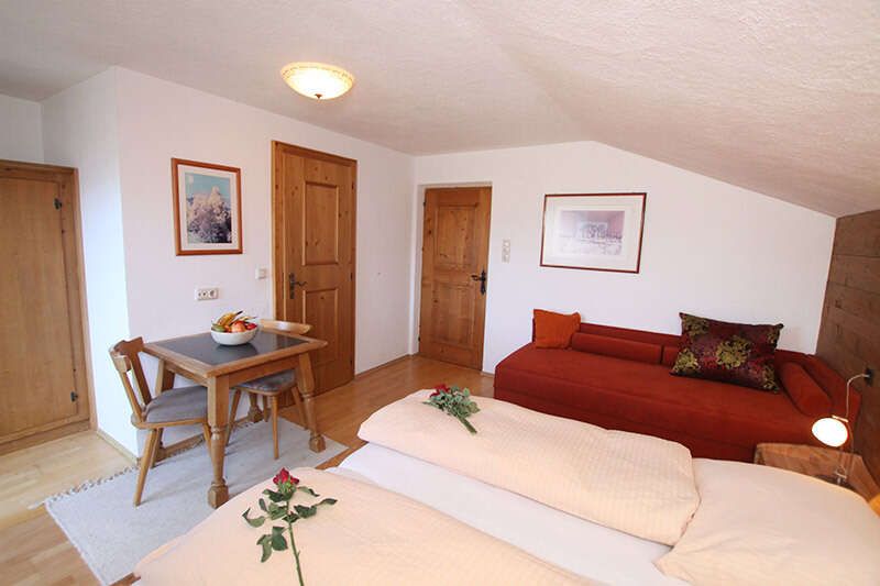 Haus Schöneck Appartement 2 mit Dreibettzimmer in Tirol