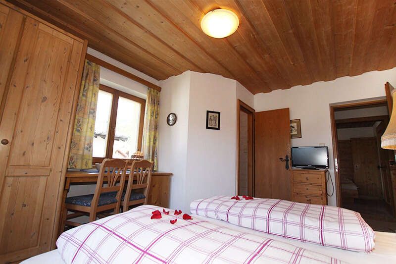 Haus Schöneck Appartement 1 mit Doppelbettzimmer in Fiss
